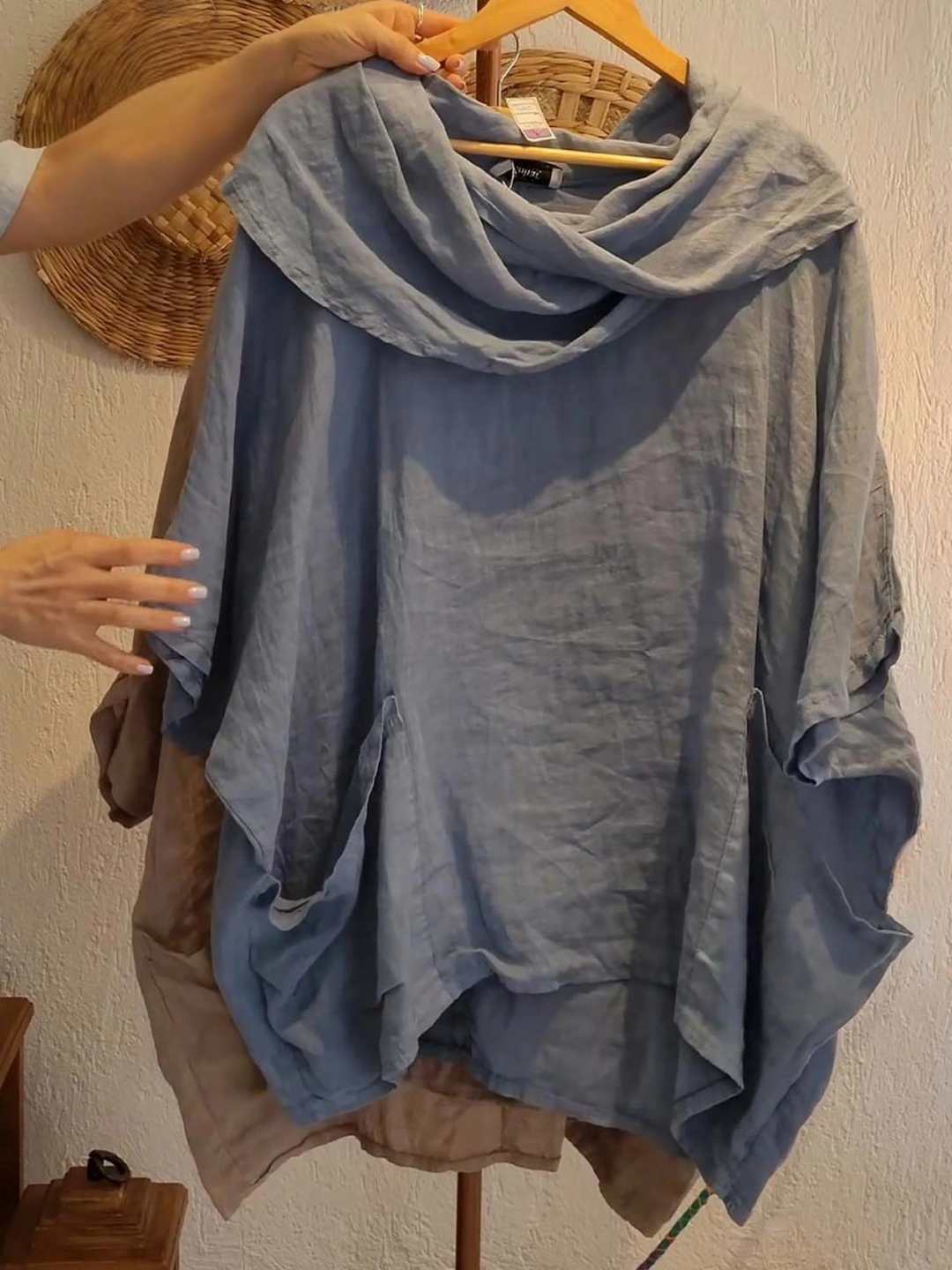 Women's Solid Color Draped Neck 3/4 Sleeve Comfortable Casual Pocket Top