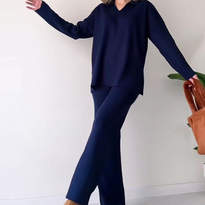 Rosalie - Casual two-piece set with V neck and slit